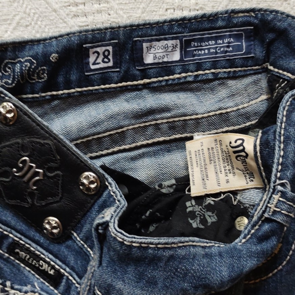 Sz 28R Miss Me Dark Distressed Bootcut Jean - Picture 5 of 8